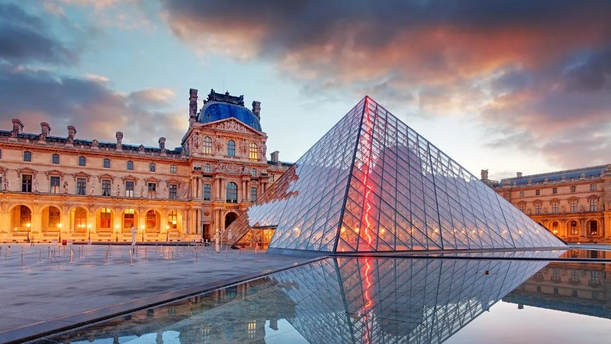 paris-louvre-museum-robbery-napoleonic-jewels-stolen-in-7-minute-heist-one-piece-recovered
