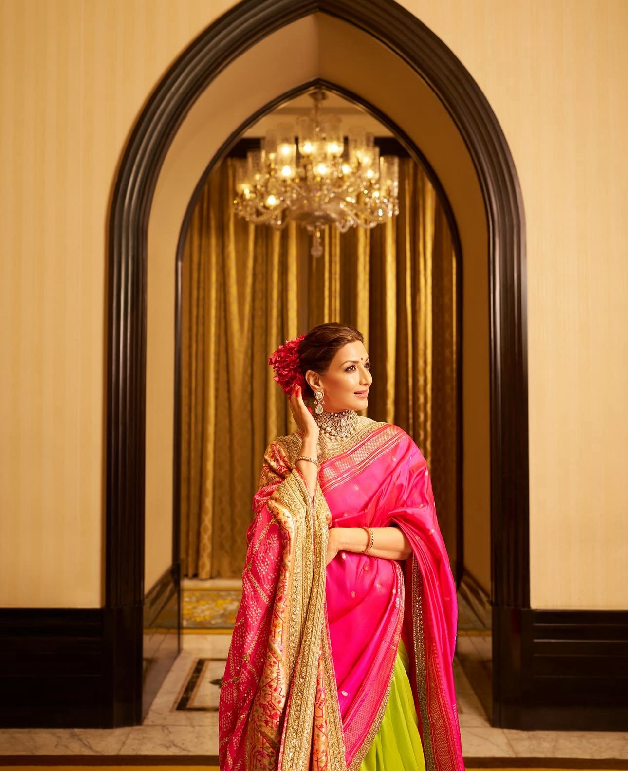 5 Bollywood Divas Who Are Bringing Back The Timeless Charm Of Gajras This Diwali; Rasika Dugal, Sonali Bendre And More 2 Sonali Bendre