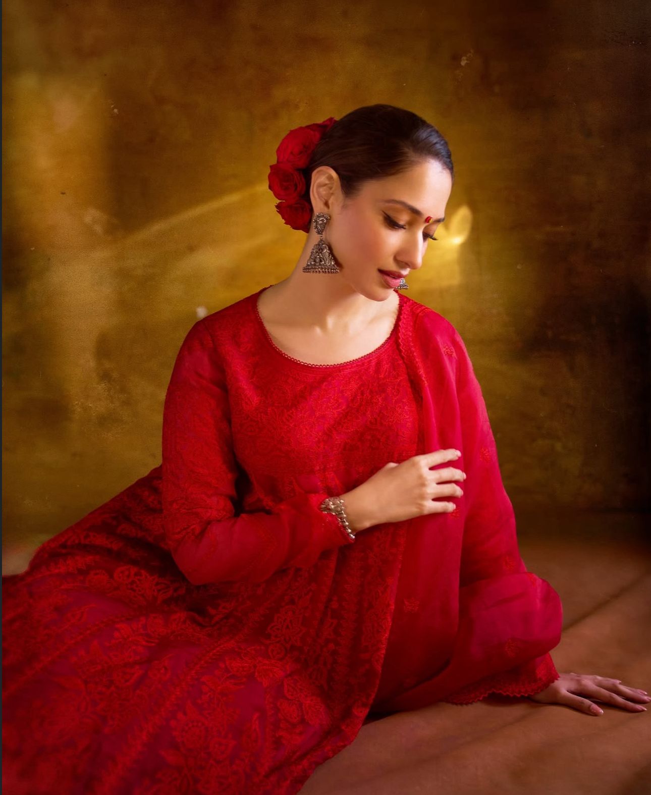 5 Bollywood Divas Who Are Bringing Back The Timeless Charm Of Gajras This Diwali; Rasika Dugal, Sonali Bendre And More 3 tamanna bhatia