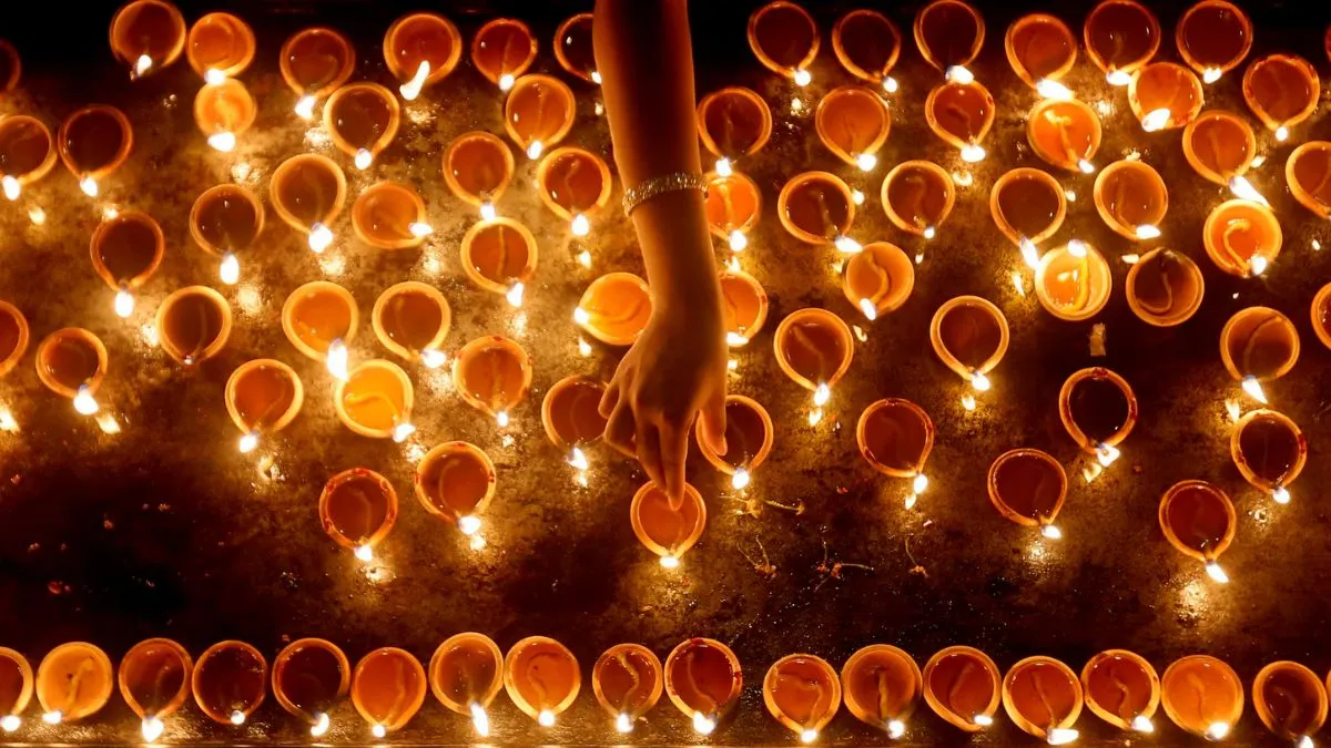 diwali-2025-indians-celebrate-festival-of-lights-in-singapore-shanghai-with-culture-cuisine-community-viral-video-pics