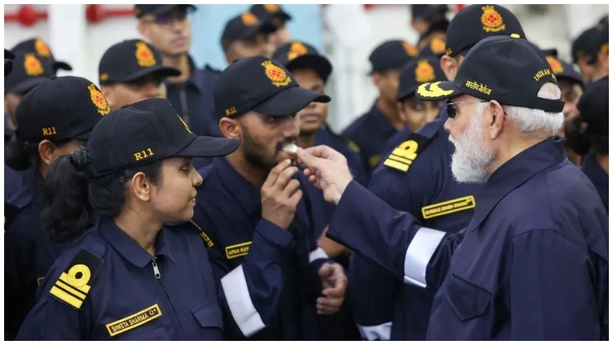 from-siachen-to-karwar-how-pm-modi-celebrated-diwali-with-soldiers-every-year