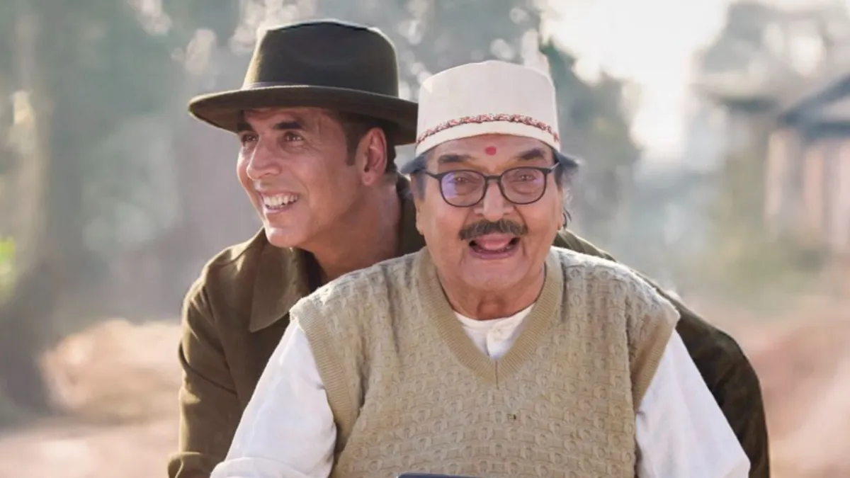 akshay-kumar-is-speechless-after-govardhan-asrani-death-shared-warmest-hug-at-haiwaan-shoot