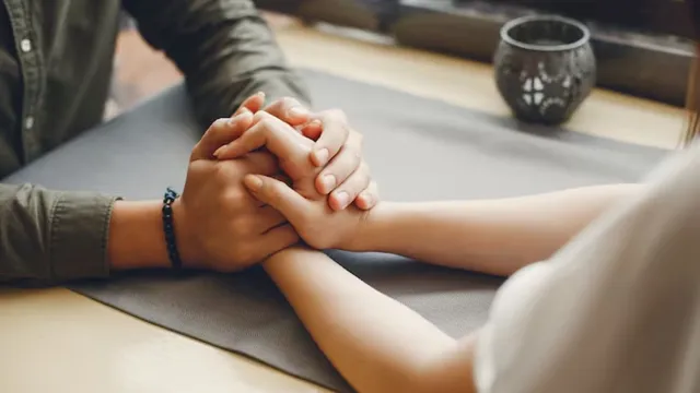 throning-gen-z-dating-trend-2025-viral-over-tiktok-facebook-instagram