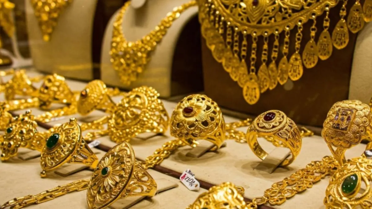gold-silver-rate-today-on-october-21-prices-dip-after-record-highs-despite-festive-sales-surge-check-city-wise-rates-for-mumbai-delhi
