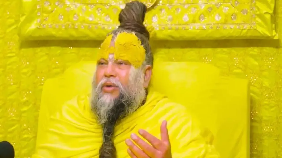 premanand-ji-maharaj-health-swami-gyananand-ji-maharaj-meets-vrindavanbased-seer-shares-update-on-his-well-being