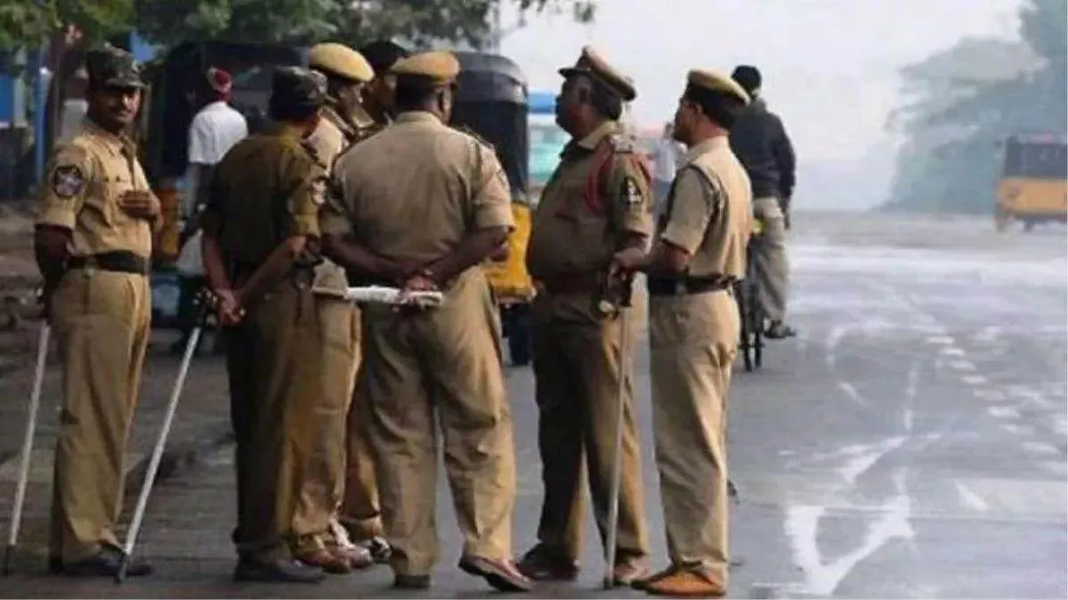 chhath-2025-patna-deploys-30-officials-in-3-shifts-for-railway-station-security