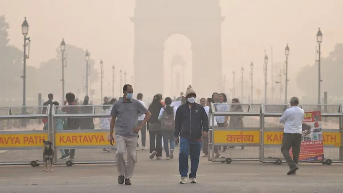 delhi-air-pollution-ndmc-deploys-new-sweepers-antismog-guns-by-december