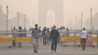 delhi-aqi-at-350-or-1100-why-cpcb-air-quality-data-differs-from-iqair-readings