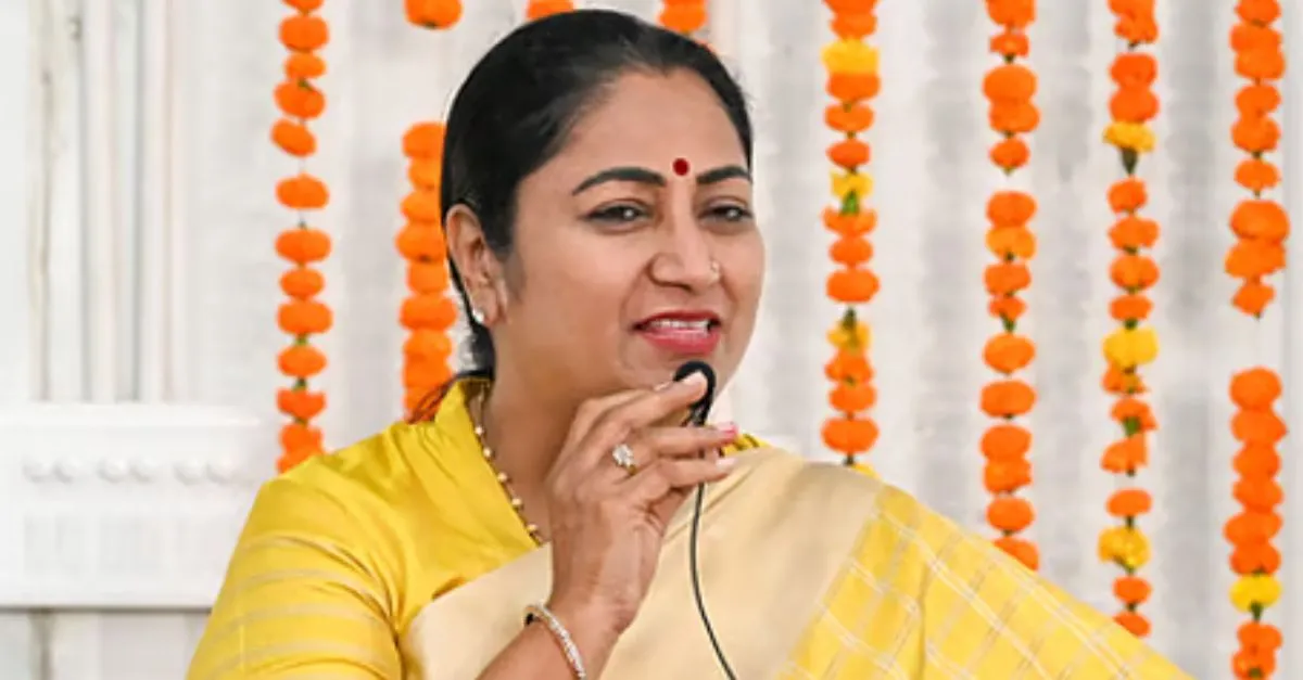 delhi-cm-rekha-gupta-assures-smooth-hygienic-chhath-celebrations-across-capital-announces-cleanliness-drive