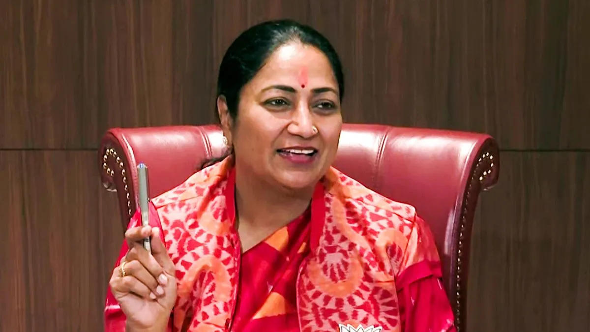 delhi-govt-allows-women-to-work-night-shifts-at-shops-commercial-establishments-details