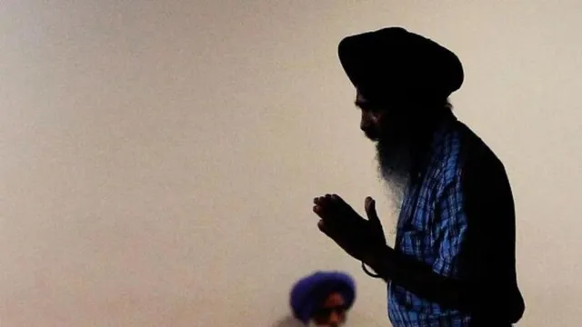 us-lawmaker-urges-pentagon-to-reconsider-beardshaving-policy-for-sikhs