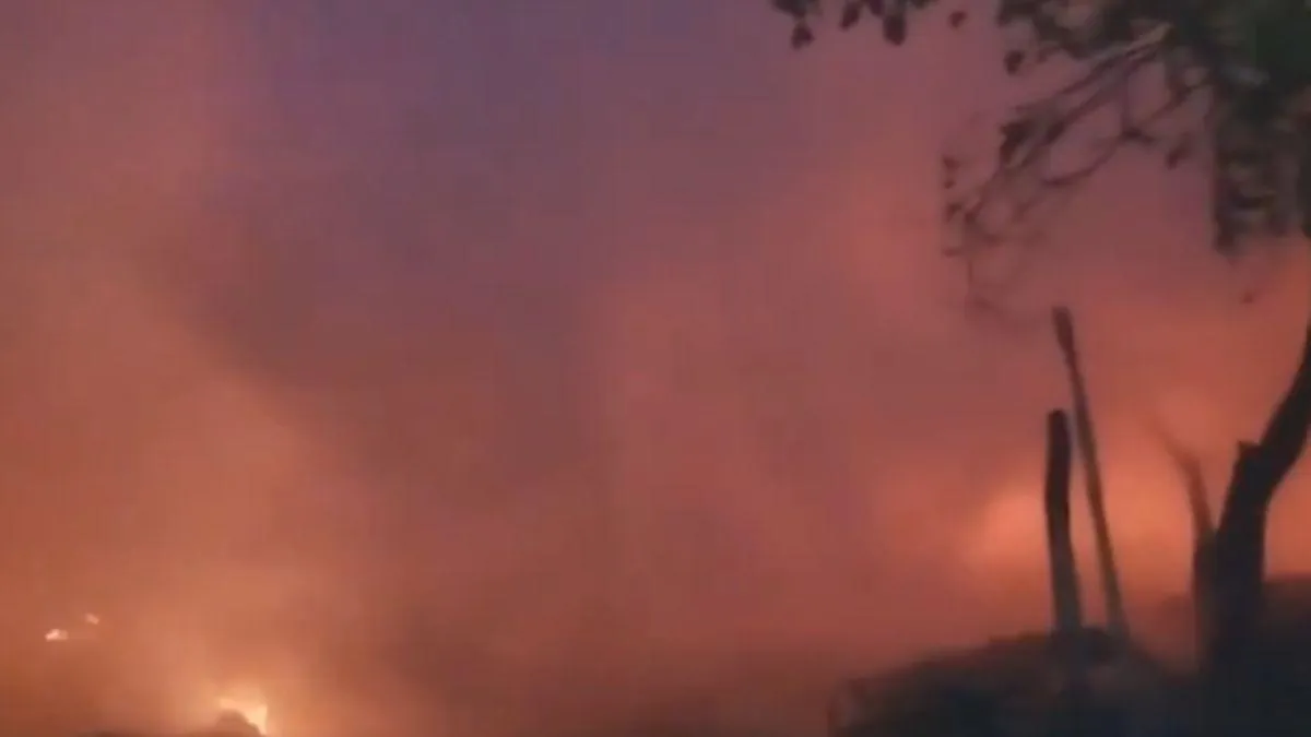 delhi-slum-fire-massive-blaze-guts-shanties-in-geeta-colonys-rani-garden-no-casualties-reported