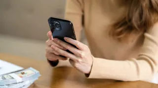 Man Proposes Woman And Demands ‘Private Photos’, Later Threatens Her Saying 'You'll Get Famous Soon'