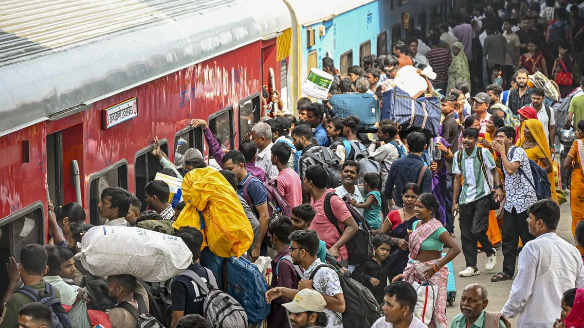 chhath-puja-2025-indian-railways-gears-up-to-deal-with-festival-rush-check-special-arrangements