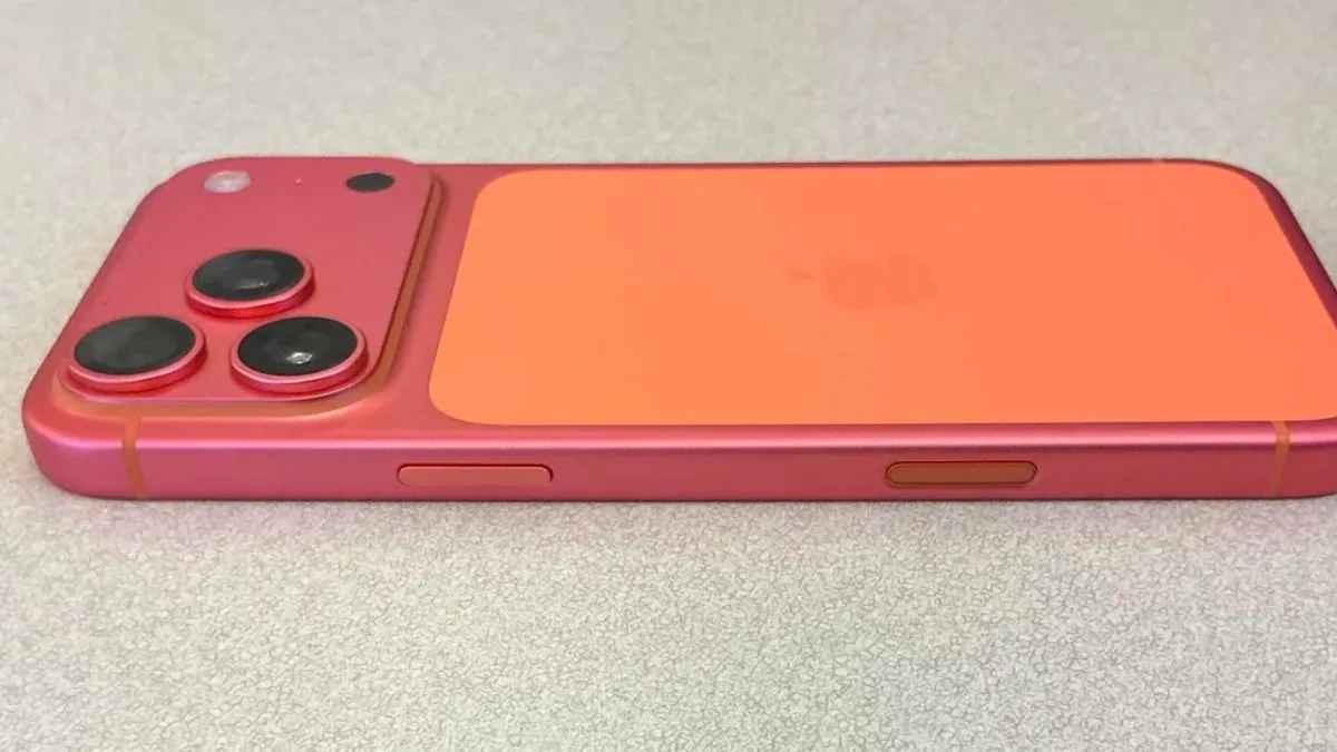 orange-iphone-17-pro-turning-pink-users-take-up-arms-on-reddit-complain-of-strange-colour-change