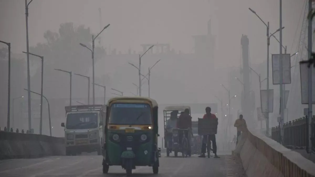 gorakhpur-air-quality-postdiwali-pollution-spike-causes-summerlike-heat-and-high-humidity