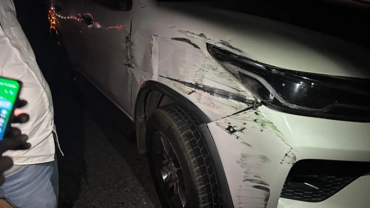 agra-car-crash-5-dead-3-injured-as-speeding-suv-hits-bike-divider-then-mows-down-people-video