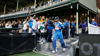IND vs AUS 3rd ODI: Virat Kohli Breaks 'Duck' Curse, Pumps Fist In Joy After Scoring Single As Crowd Erupts In SCG
