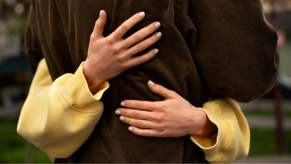 relationship-trend-2025-psychopaths-use-hugs-to-control-partners-dark-triad-study