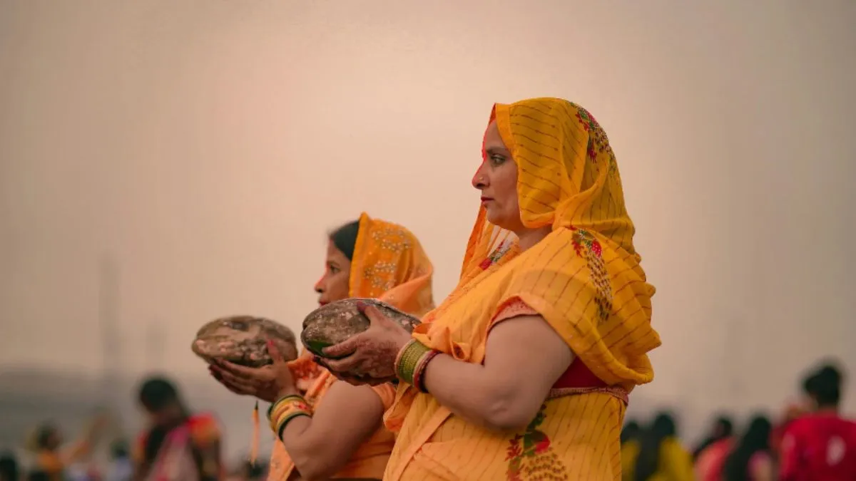 delhi-ncr-weather-hevay-rain-on-chhath-puja-2025-aqi-in-delhi-noida-gurgaon-check-imd-forecast