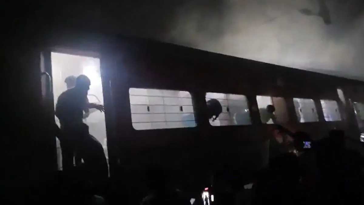 amritsar-purnia-jan-seva-express-fire-massive-blaze-breaks-out-in-bihar-bound-train-after-mobile-explodes-watch