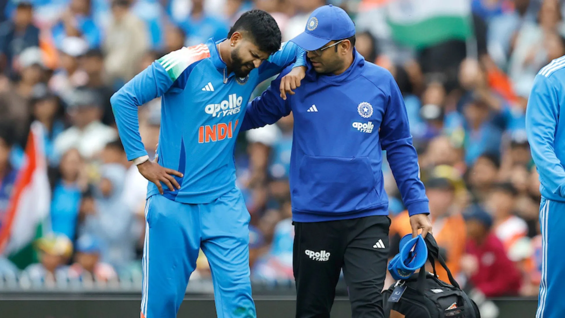 india-vs-australia-injured-shreyas-iyer-admitted-to-sydney-hospital-due-to-internal-bleeding-from-rib-injury