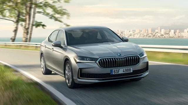 skoda-superb-makes-world-record-by-covering-2831-km-on-a-single-tank-check-details