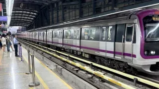 kochi-metro-update-pink-line-work-starts-with-placement-of-170tonne-ugirder