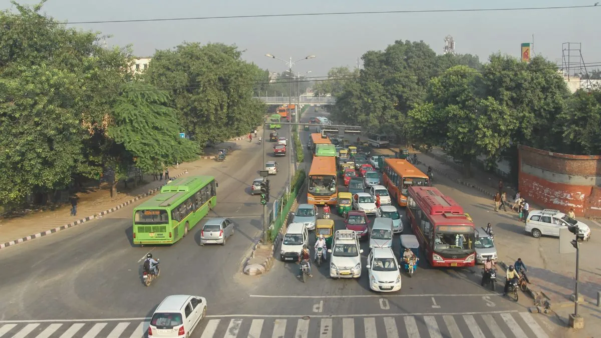 non-bs-6-commercial-vehicles-to-be-barred-from-entering-delhi-from-november-1-check-details