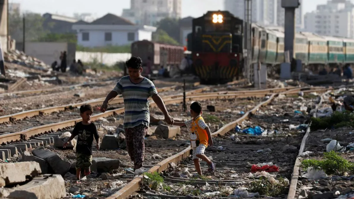 pakistans-growth-too-weak-to-improve-living-standards-says-world-bank-as-it-calls-for-key-reforms-and-flood-recovery-measures