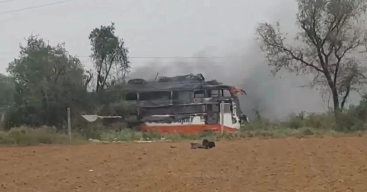 rajasthan-bus-fire-sleeper-carrying-labourers-catches-fire-near-jaipur