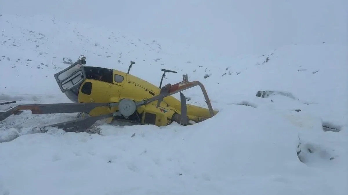 nepal-helicopter-crash-video-chopper-breaks-into-two-pieces-in-everest-region-pilot-safe