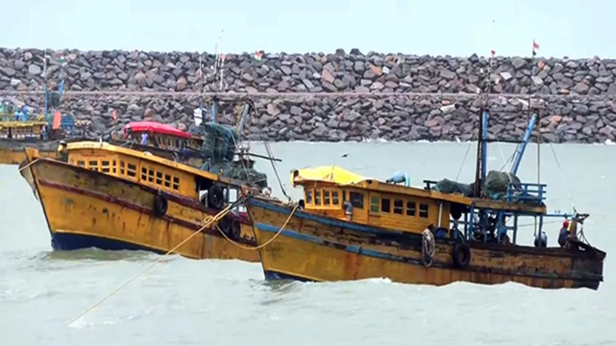 cyclone-montha-weakens-after-hitting-andhra-coast-set-to-reach-odisha-today-thousands-evacuated
