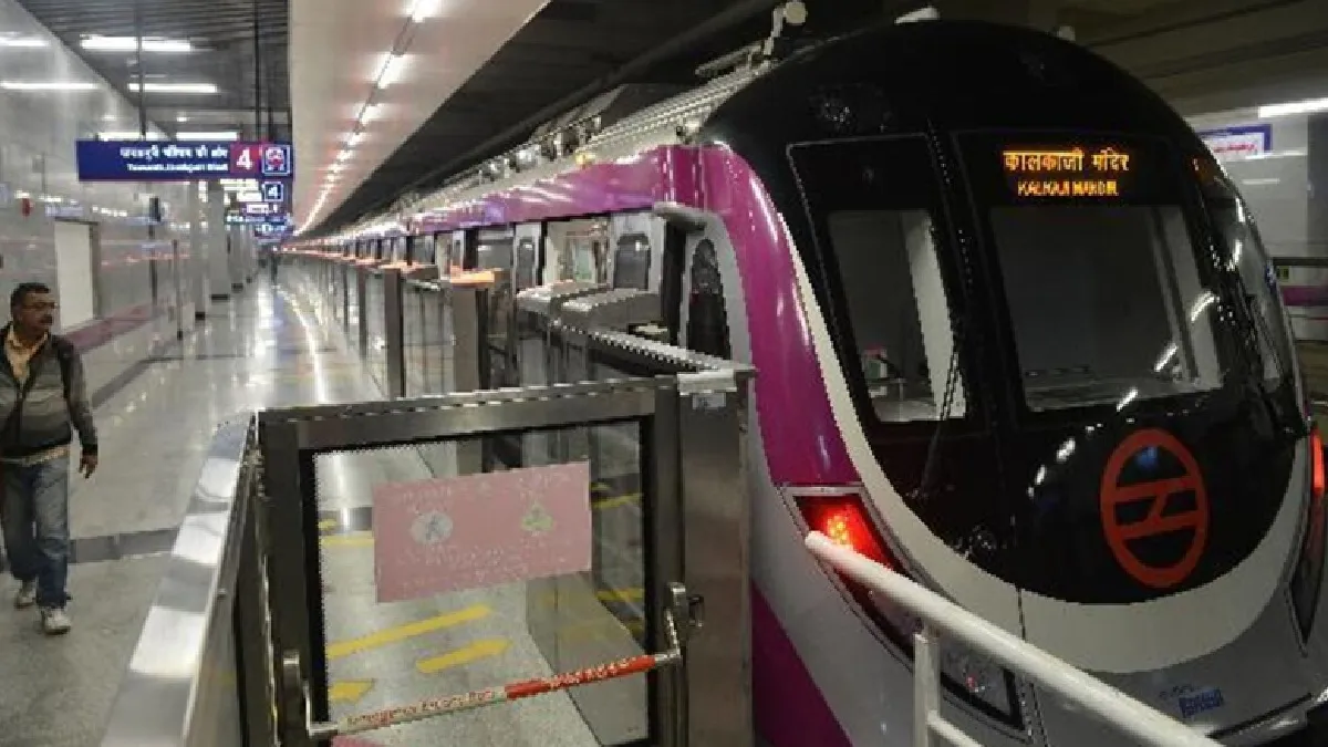 delhi-metro-trains-run-late-after-technical-glitch-on-magenta-line-during-office-rush-hour-chaos-at-stations