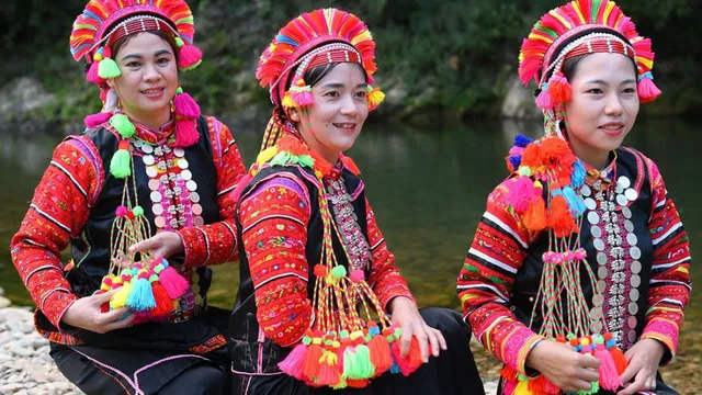 inside-china-bizarre-lahu-rituals-why-brides-shave-their-heads-and-pigs-offered-to-dead