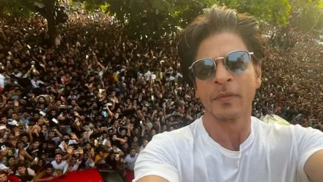 shah-rukh-khan-to-greet-fans-at-mannat-on-his-birthday-actor-responds