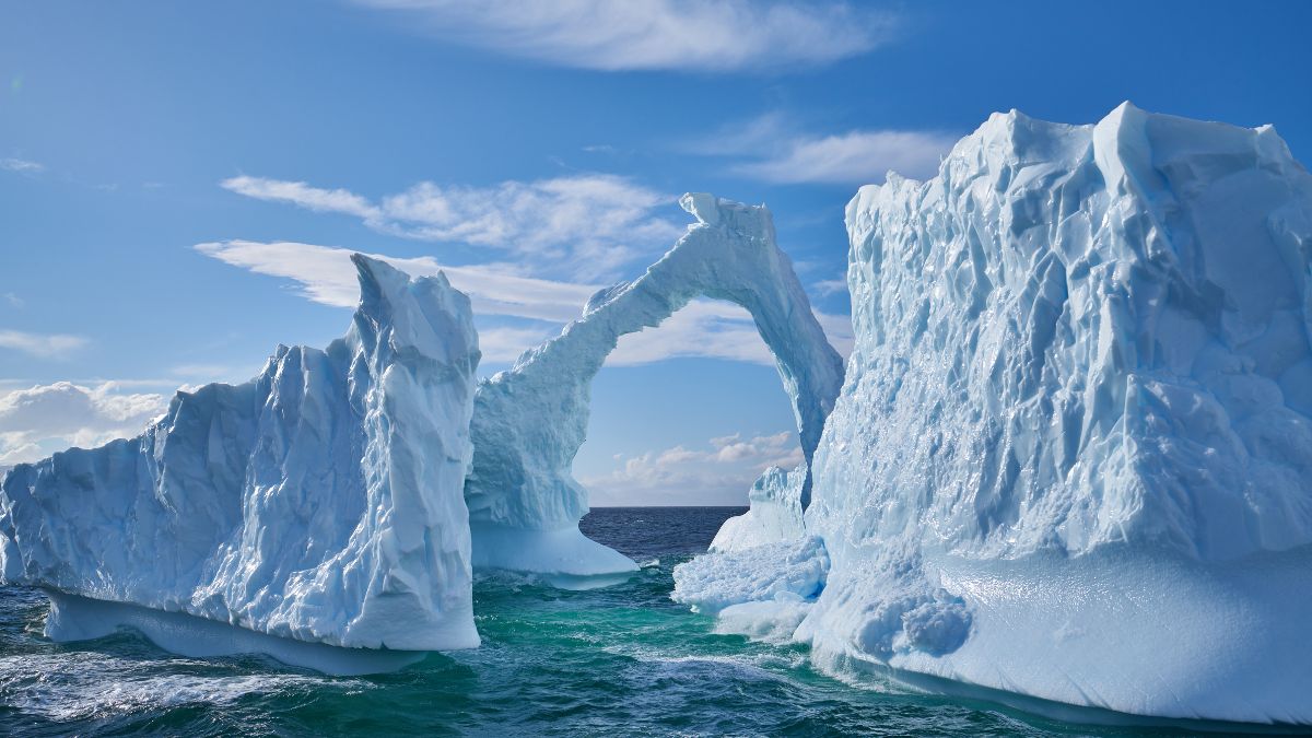 which is the coldest place on the earth with minus 92 degree celcius (2)