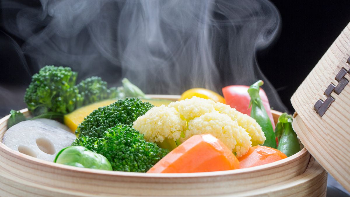 Steaming vs Boiling To Retain Nutrients In Vegetables