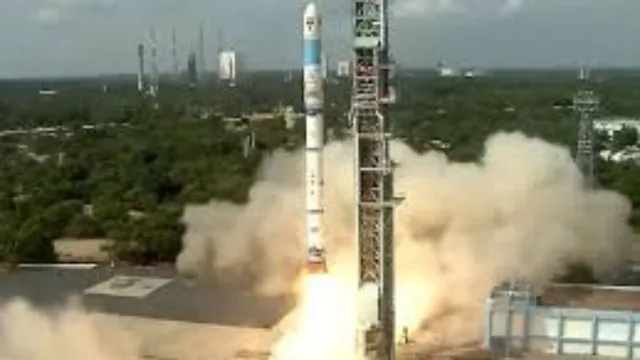 isros-bahubali-rocket-to-carry-indias-heaviest-communication-satellite-to-space-all-you-need-to-know