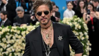 Shah Rukh Khan Turns 60: Fans From Across The Globe Gather At Mannat To Catch His Glimpse; See Photos And Videos