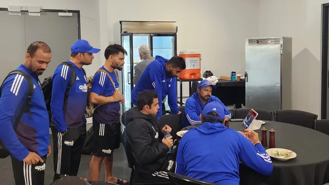 ind-vs-sa-odi-wc-final-india-mens-cricket-players-cheer-for-harmanpreet-kaur-led-side-from-australia-bcci-posts-picture