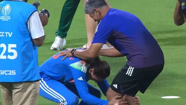 indw-vs-saw-harmanpreet-kaur-touches-head-coach-amol-muzumdars-feet-shares-emotional-hug-after-world-cup-win