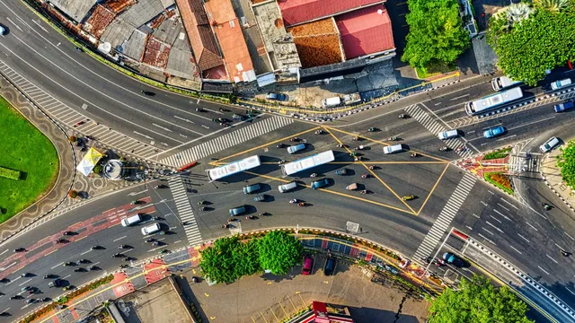 mumbai-heavy-vehicles-to-be-banned-on-western-express-highway-during-peak-hours-says-piyush-goyal