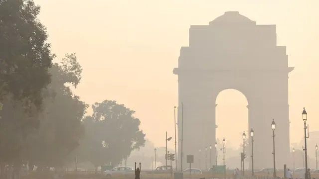 delhi-pollution-rahul-gandhi-questions-government-amid-deteriorating-air-quality-aqi-nears-400-in-several-areas