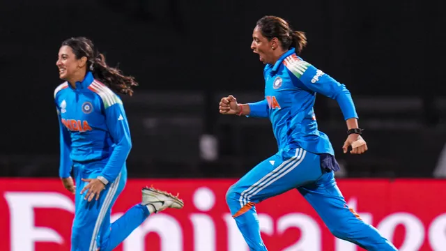 harmanpreet-kaur-should-pass-on-captaincy-to-smriti-mandhana-former-india-captain-drops-bombshell-post-wc-triumph