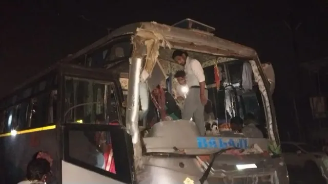 dhanbad-bus-accident-more-than-70-injured-after-3-buses-carrying-devotees-collide-traffic-disrupted-briefly-on-nh19