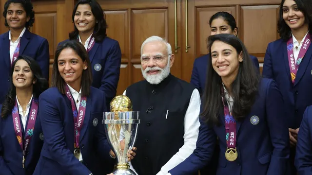 pm-modi-felicitates-world-cup-winning-india-womens-national-cricket-team-at-his-delhi-residence-harmanpreet-kaur