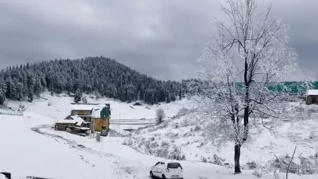 gulmarg-snowfall-kashmir-resort-town-turn-into-winter-wonderland-after-fresh-spell-of-snow-video-pictures
