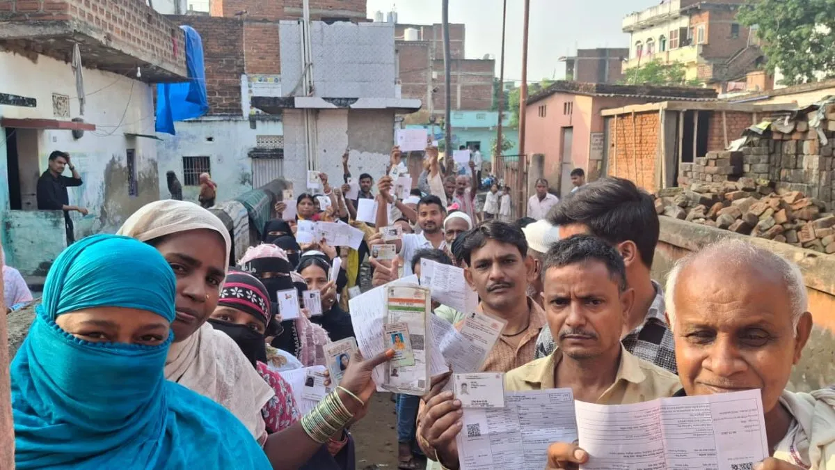 Bihar Assembly Election 2025 Phase 1 Live Updates: RJD's Tejashwi, Lalu Yadav Cast Vote In Patna As Polling Underway For 121 Seats