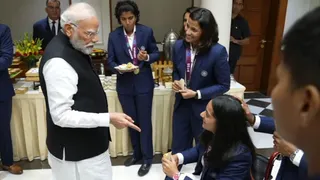 PM Modi Serves Food To Injured Pratika Rawal During Official Meet With Indian Women's Cricket Team: 'Aapko Kya Pasand Hai..'
